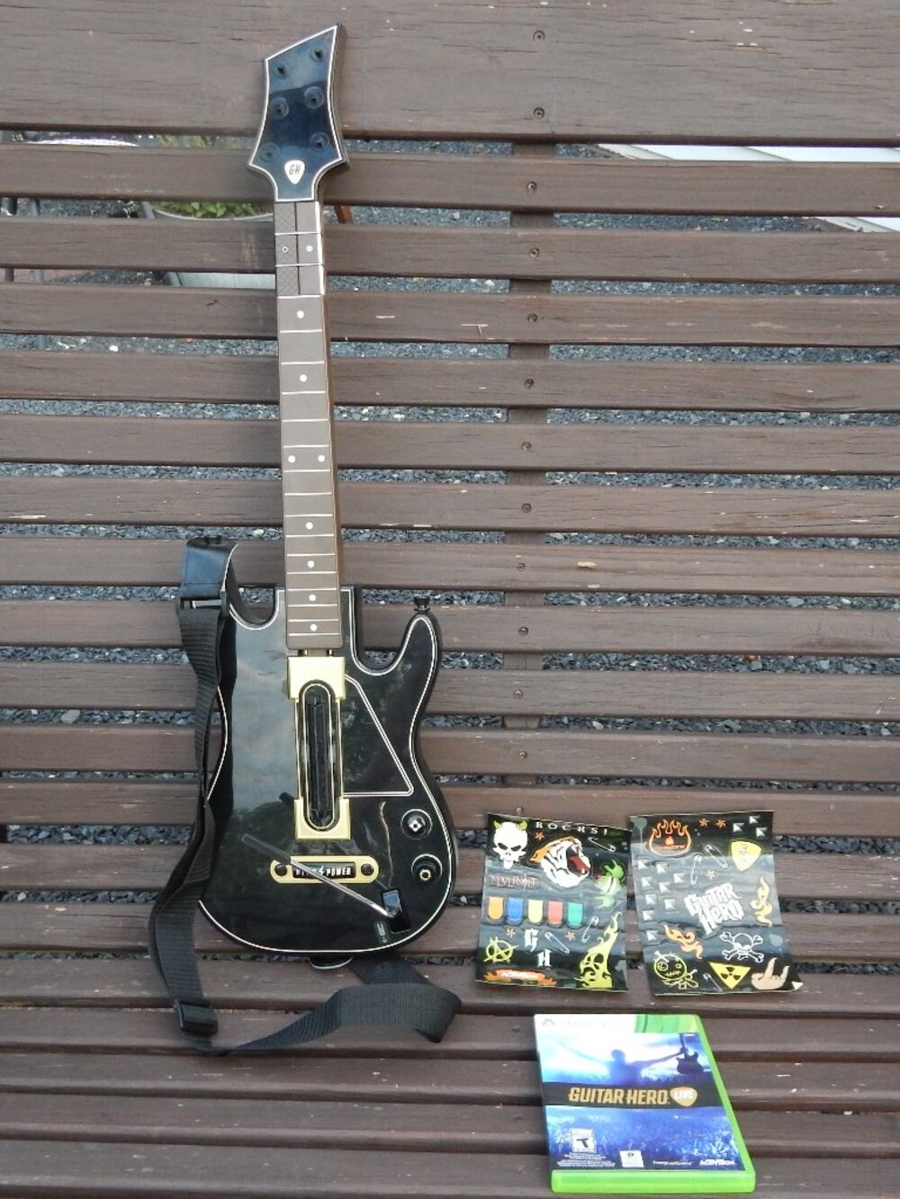 Microsoft Xbox 360, Guitar Hero Live Bundle W/Guitar, Dongle & Game ***
